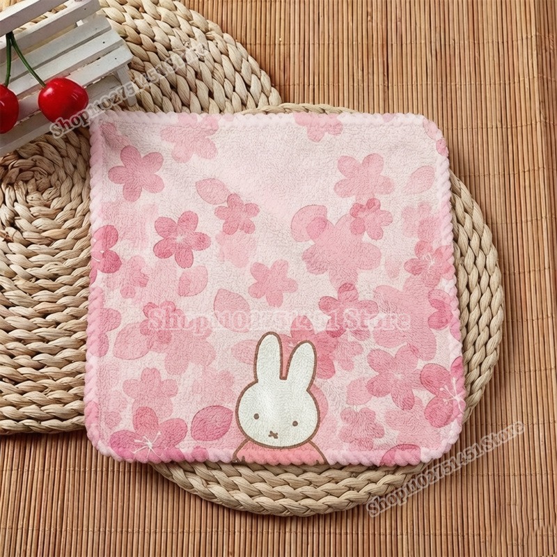 Home Textiles Face Towel - ผ้าเช็ดหน้าลายมิฟฟี่น่ารัก ใช้สำหรับล้างหน้าและเช็ดมือ ใช้ได้ทั้งในห้องน้ำและห้องนอน ลายการ์ตูน พกพาสะดวก ของขวัญสำหรับใช้ในบ้าน